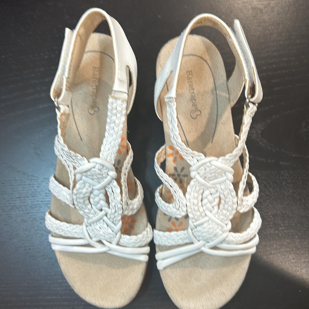 EUC LIKE NEW Baretraps white braided wedge sandals sz 6.5 toe 3/4” heel 2” wedge - Picture 2 of 7